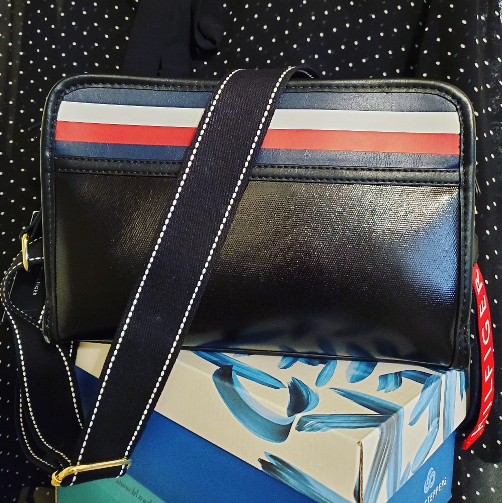 DESIGNER'S BAG BY: TOMMY HILFIGER